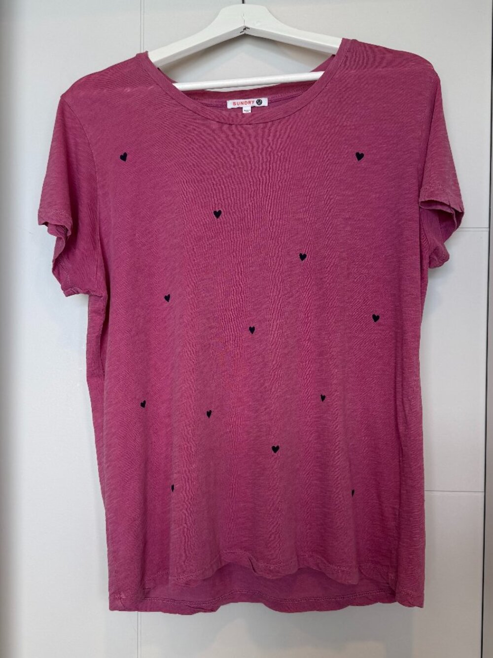 Sundry Crew Neck Tee with Pink and Navy Hearts size 2/M